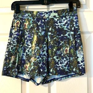 NWOT. Lululemon floral skort with pockets!